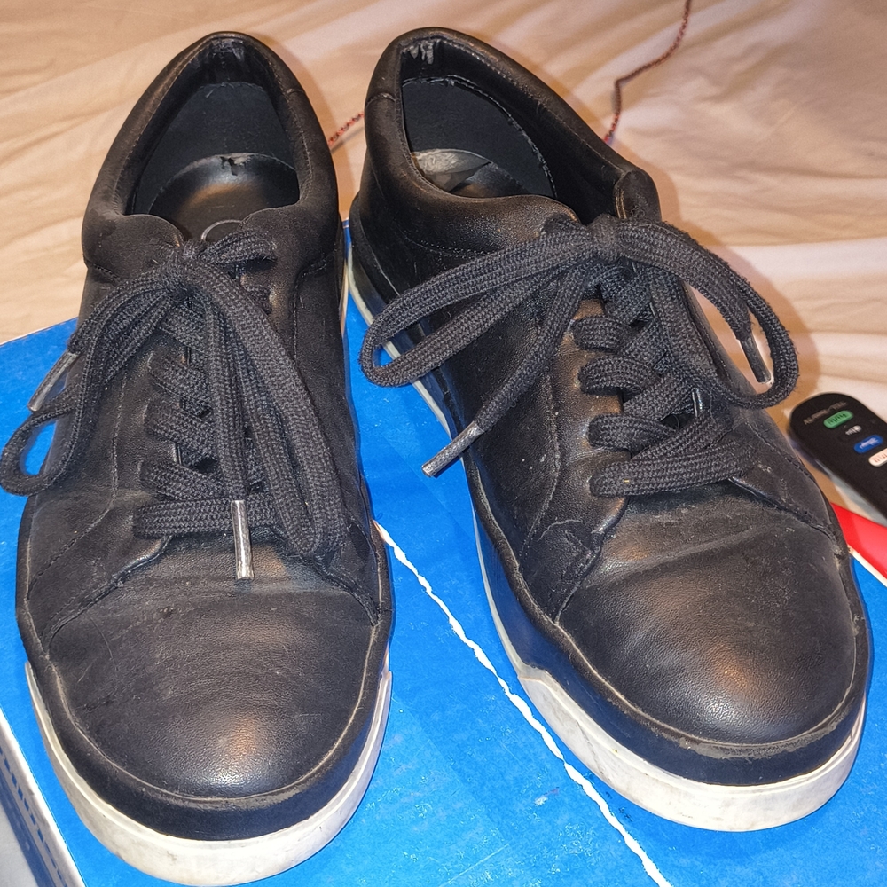 Calvin Klein Black Leather Low-Top Lace-Up Sneakers